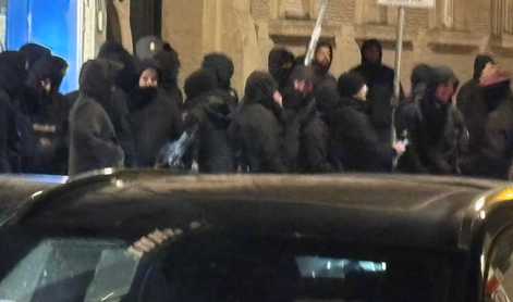 Incident v Zagrebu: okoli 50 zamaskirancev vzklikalo ustaško geslo