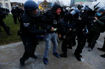 Po množičnem protestu kritike na račun nemške policije