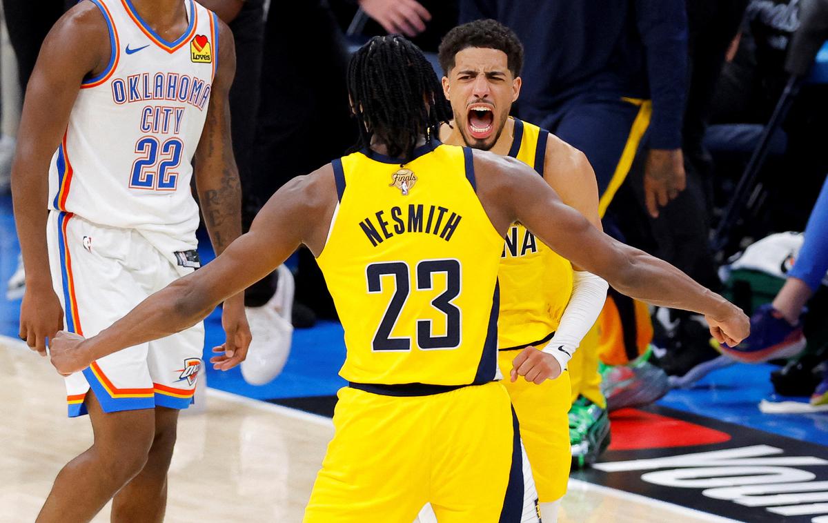 Oklahoma City Indiana | Zvezdnik Indiane Tyrese Haliburton je na prvi finalni tekmi 0,3 sekunde pred koncem srečanja zadal velik udarec Oklahoma Cityju. | Foto Reuters