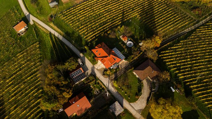 Ključne razlike med solarnimi moduli se pokažejo pri njihovem delovanju in življenjski dobi. | Foto: BISOL Group