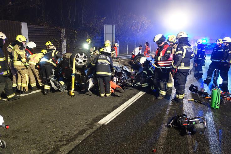 Posledice prometne nesreče na dolenjski avtocesti | Foto: PGD Grosuplje
