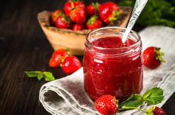 Skuhajte marmelado s skrivno sestavino, ki poskrbi za popolno teksturo