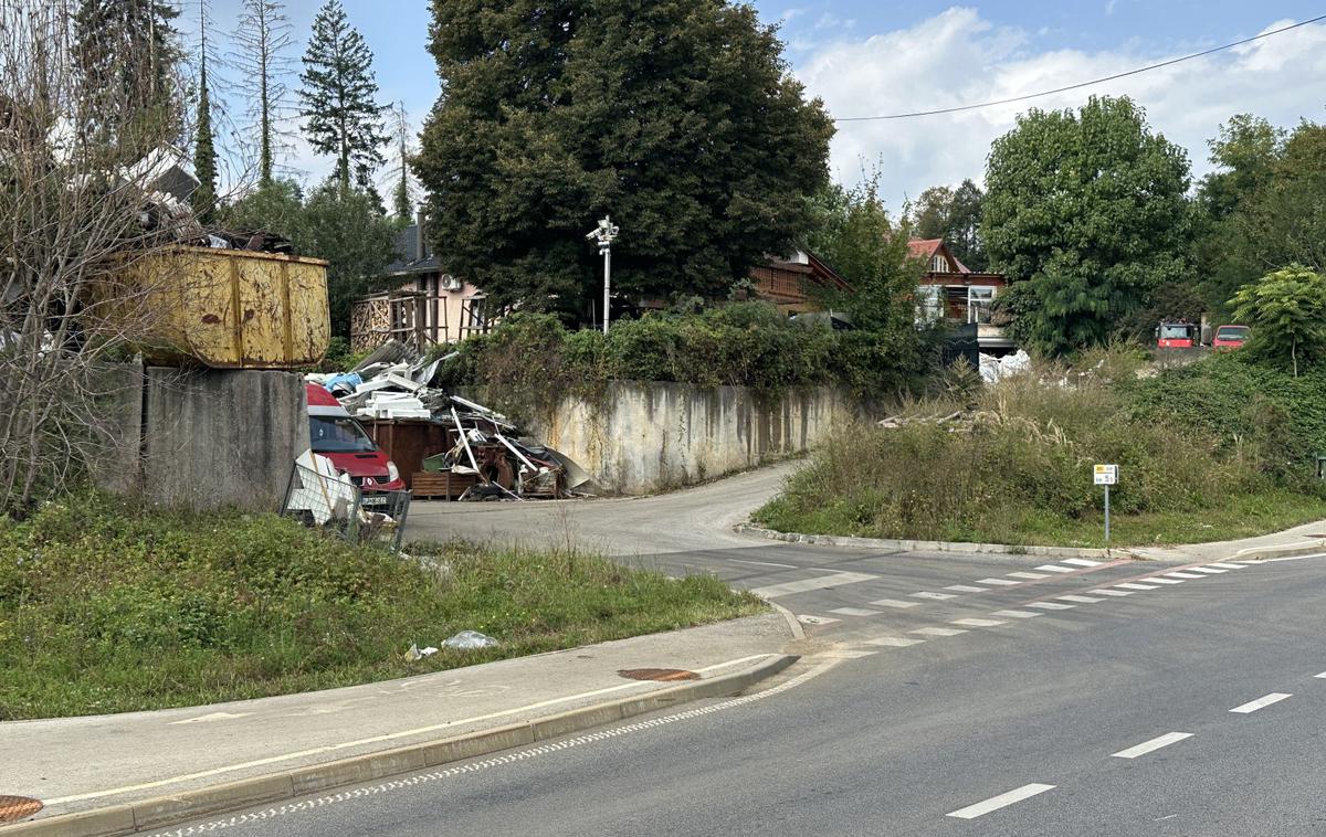 Naselje Žabjak-Brezje | Na vrhovnem državnem tožilstvu poudarjajo, da je na operativnih tožilstvih 24 ur na dan vse dni v letu organizirana dežurna služba, v kateri se vse nujne zadeve in pobude policije obravnavajo hitro. Tožilstvo v postopkih ne zavlačuje in je tudi v konkretnem primeru delovalo nemudoma, zatrjujejo. | Foto STA