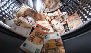 Trije direktorji za več kot 600 tisoč evrov oškodovali državni proračun