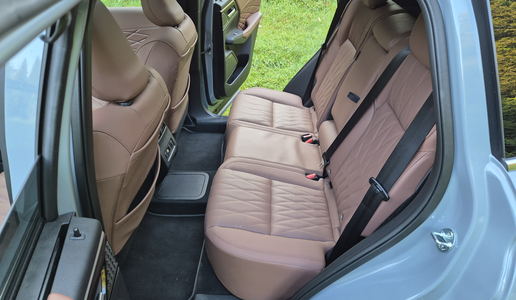 Japonski SUV s kablom, kaj zmore v notranjosti? #foto