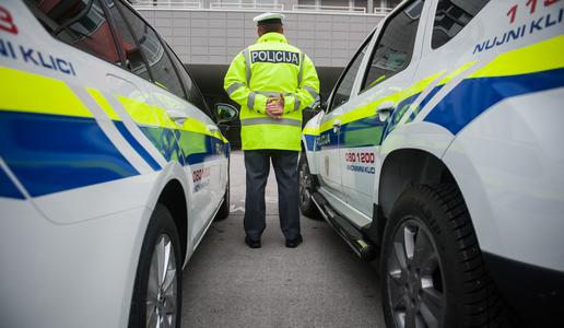 Minister Poklukar in šef policije Petrič ob dnevu policije izpostavila negotove varnostne razmere
