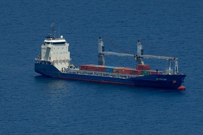 tovorna ladja Borkum | Na ministrstvu za infrastrukturo so pojasnili, da ladja izpolnjuje vse pogoje za vplutje in da ji slovenska pomorska uprava tega ne more prepovedati. | Foto Reuters