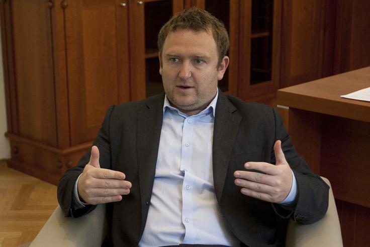 Da bo potniški center precej okleščen glede na prvotne načrte, je že dolgo znano. Je tudi prvotna zahteva, da mora javni del v celoti financirati zasebni vlagatelj, padla v vodo? | Foto: Ana Kovač