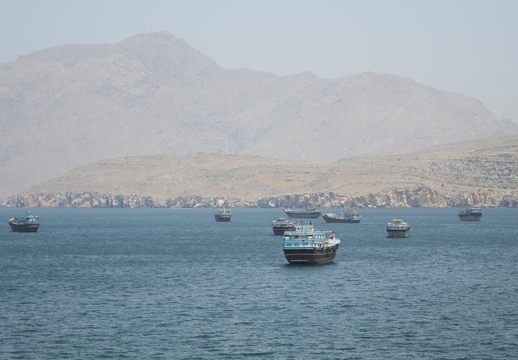 Iranski svet za nacionalno varnost je že konec marca odobril predlog zakona o uvedbi pristojbin za plovila, ki prečkajo Hormuško ožino. | Foto: Reuters