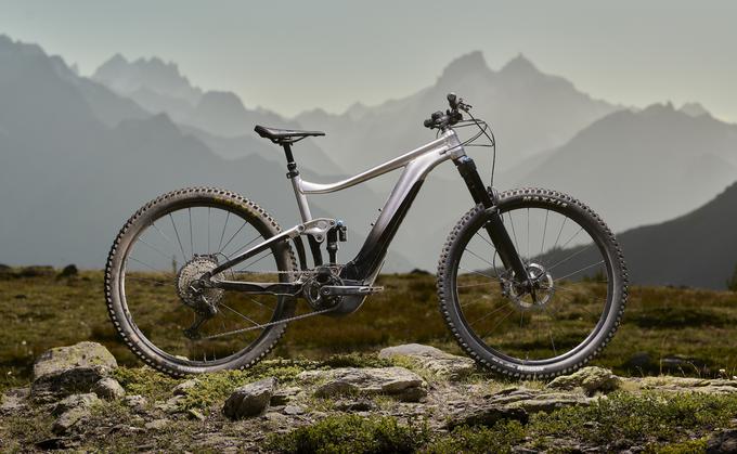 Giant Trance 29er, (na fotografiji: Pro E+ 1,625wh) je priljubljeno e-kolo med gorskimi kolesarji in spada med bolj priljubljena električna kolesa sploh.  | Foto: 