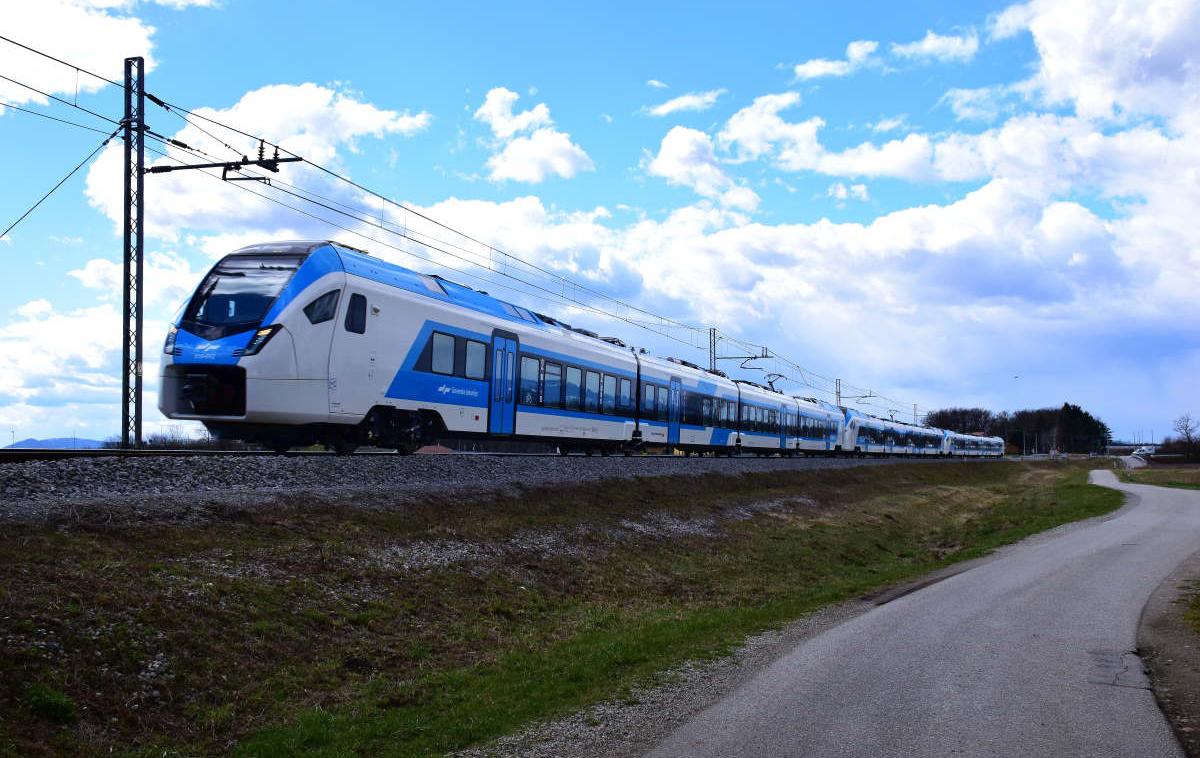 Enopodni elektro vlak Flirt DSC_2771_1200 | Načrtovana prostorska ureditev od Ljubljane do Kranja obsega nadgradnjo dela gorenjske proge v dolžini približno 30 kilometrov. | Foto SŽ, d.o.o.
