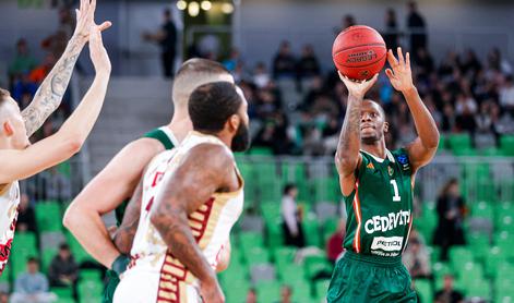 V živo: Ceevita Olimpija tekmo odprla s tremi trojkami