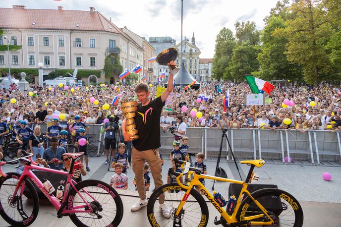 Tadej Pogačar | "Glede na to, kakšen zvezdnik je in koliko prinaša športu, je Pogačar izrazito podplačan!"  | Foto Reuters