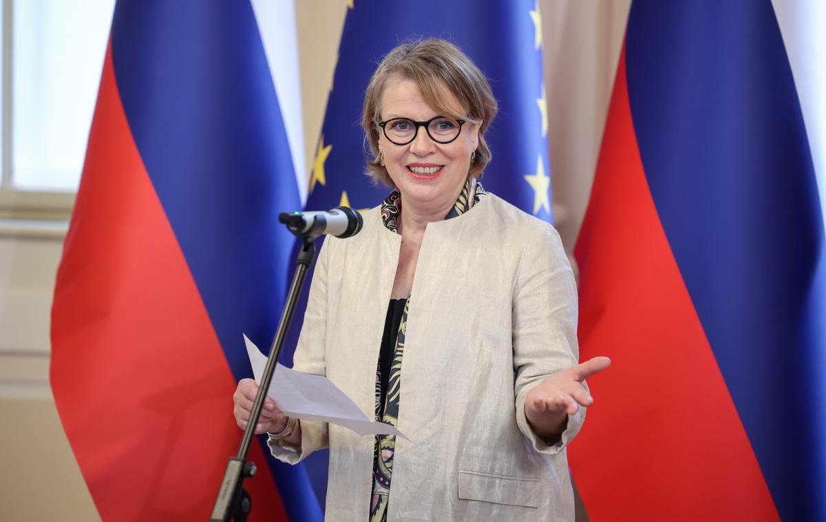 Bernarda Fink Inzko | Mezzosopranistka se je rodila v Argentini staršema iz Ljubljane, ki sta morala leta 1945 tako kot še drugi Slovenci zapustiti takratno Jugoslavijo. Odraščala je v argentinskem in tudi slovenskem okolju, saj so v tamkajšnjih slovenskih kulturnih centrih imeli tako šole kot zbore in gledališče. | Foto Nebojša Tejić/STA