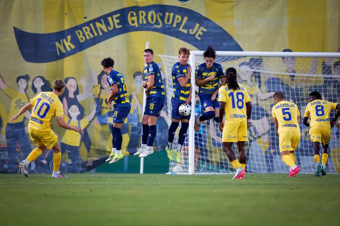 NK Brinje | NK Brinje prvo sezono nastopa v prvi slovenski nogometni ligi. | Foto Luka Kotnik