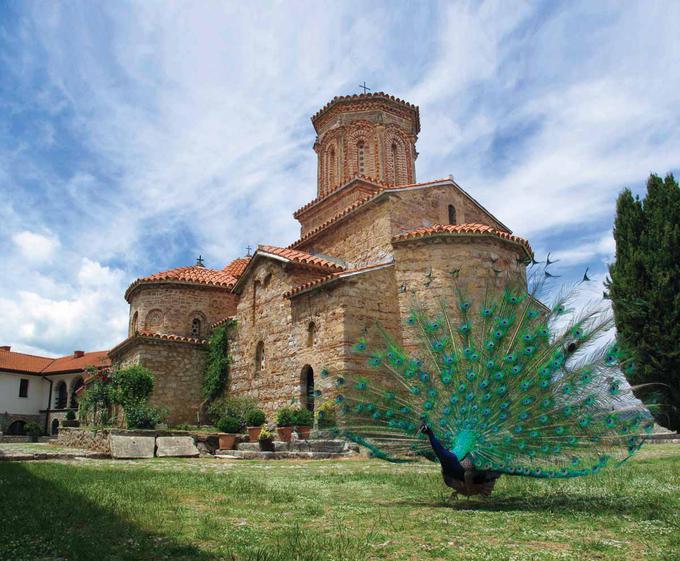 V Makedoniji ne gre brez obiska vsaj dveh ali treh njihovih sakralnih znamenitosti. Eden najbolj znanih je samostan sv. Nauma. | Foto: 
