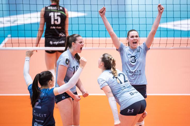 Veselje Kamničank po suvereni zmagi na četrti tekmi finala državnega prvenstva. | Foto: Jure Banfi