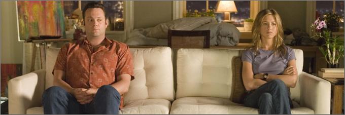 Jennifer Aniston in Vince Vaughn v komični drami o razpadu romantičnega razmerja. Ker se nihče od njiju noče izseliti iz skupnega stanovanja, je edina rešitev ta, da živita kot sovražna sostanovalca, dokler eden od njiju ne bo popustil. • V soboto, 16. 2., ob 19.15 na TV 1000.*

 | Foto: 