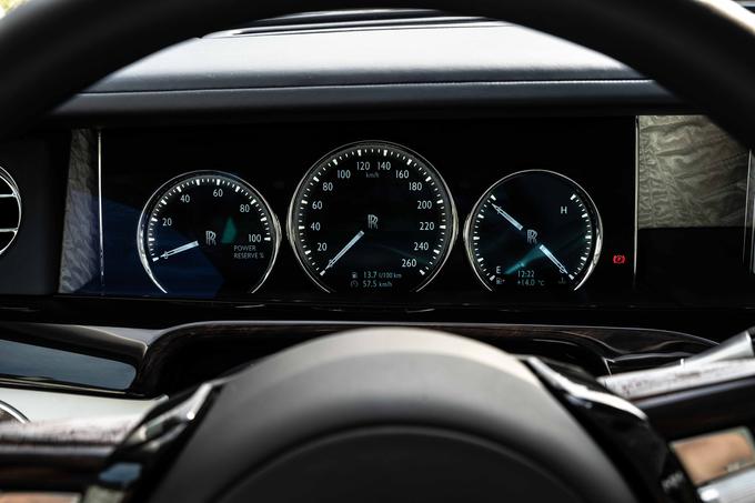 Do 100 kilometrov na uro pospeši phantom v 5,3 sekunde, najvišja hitrost znaša elektronsko omejenih 250 kilometrov na uro. | Foto: plac.siol.net