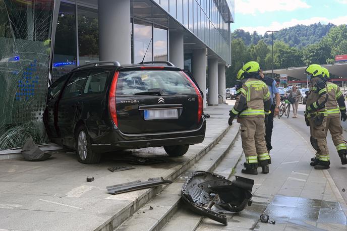 nesreča Tivolska cesta GB Ljubljana avto | Foto STA