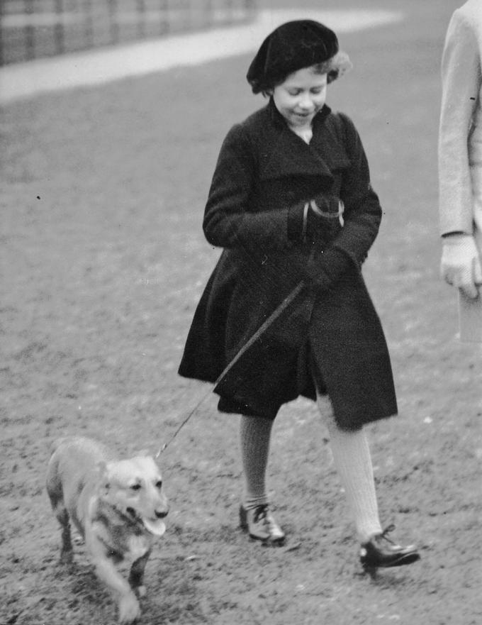 Mlada Elizabeta leta 1936 s svojim prvim korgijem | Foto: Guliverimage/AP