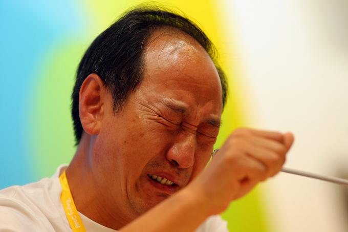 Sun HaiPing, trener, se je na novinarski konferenci zlomil. | Foto: Guliverimage/Getty Images