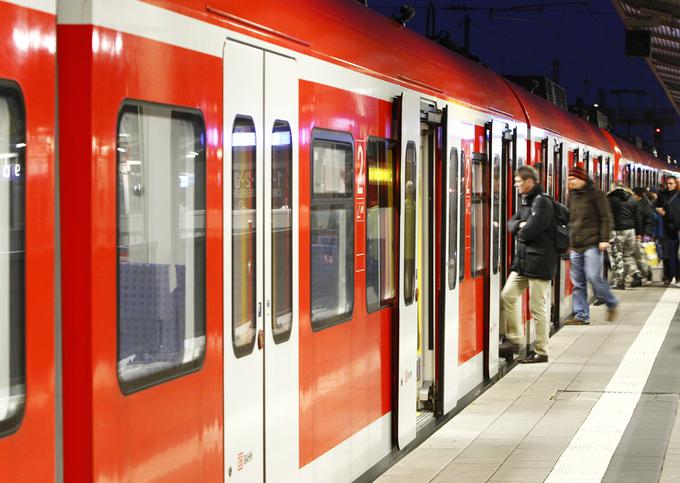 Povprečna hitrost potovanja s podzemno železnico je 35 kilometrov na uro, z avtobusom na primer le 18 kilometrov na uro. | Foto: Reuters