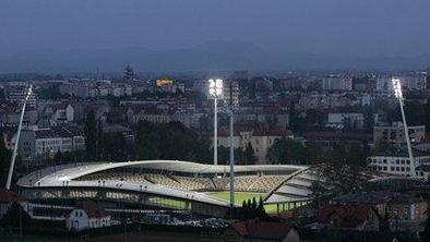 Na otvoritvi brez prostega sedeža