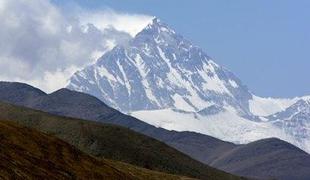 Poseben olimpijski ogenj na poti na Mount Everest