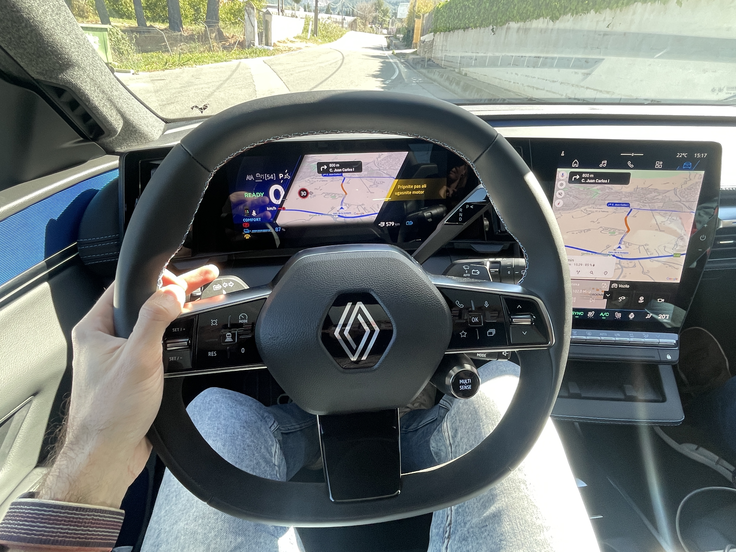 Volanski obroč ima le nekaj več kot 360 stopinj (en poln zavrtljaj) hoda. | Foto: Gregor Pavšič