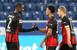 Eintracht Frankfurt v Nemčiji še naprej navdušuje