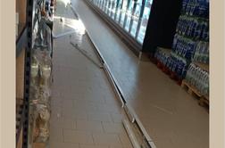 V Lidlovi poslovalnici s stropa odpadla instalacija svetil