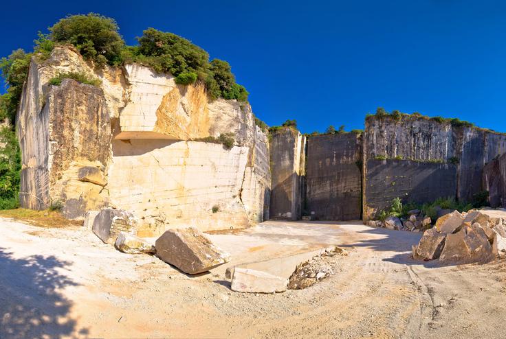 Koncert bo potekal v antičnem kamnolomu Cave Romane tik ob morju, v kraju Vinkuran nedaleč od Medulina. | Foto: Shutterstock