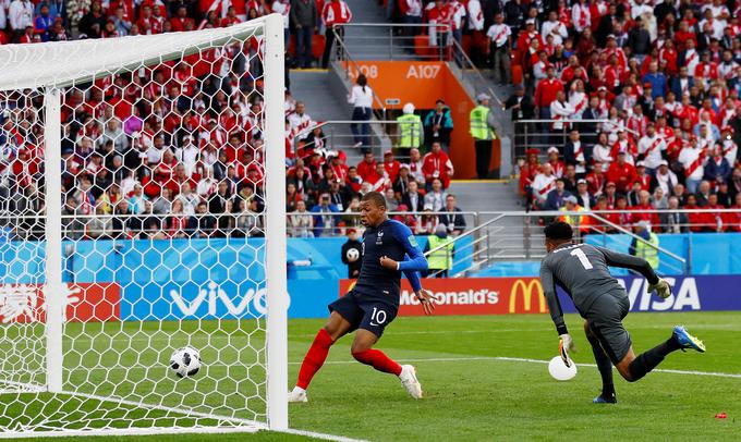 Francozi so z zadetkom Kyliana Mbappeja z 1:0 strli Peru in napredovali v osmino finala svetovnega prvenstva. | Foto: Reuters
