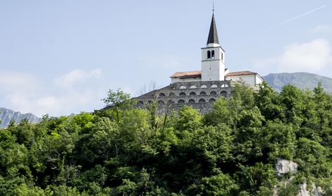 V bližini tega kraja so se stresla tla
