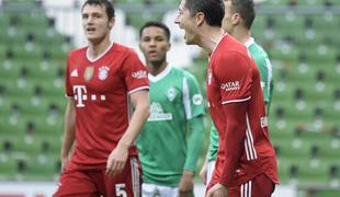 Bayern povišal prednost pred Leipzigom, Kampl obsedel na klopi