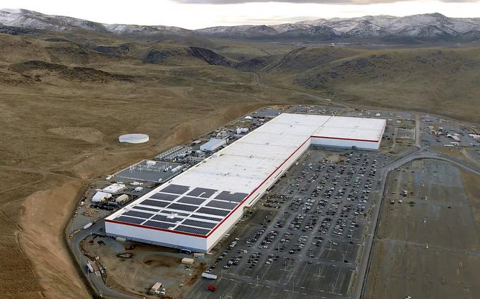 Teslina "Gigatovarna" v ameriški zvezni državi Nevada. Tesla v tej tovarni proizvaja baterije za svoje električne avtomobile. | Foto: Thomas Hilmes/Wikimedia Commons