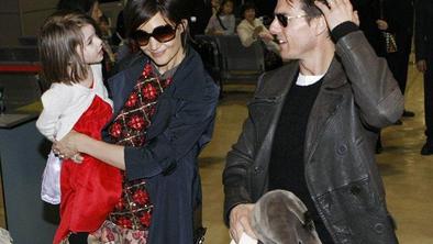 Tom Cruise in Katie Holmes bosta skupaj pospremila Suri v šolo