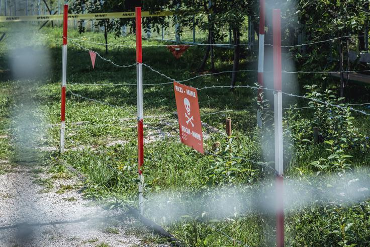 Na območju blizu minskih polj v BiH živi več kot 132.000 ljudi. | Foto: Shutterstock