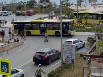 Neverjetni prizor na Hrvaškem: parkirala sredi krožišča in povzročila popoln prometni kaos