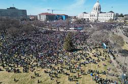 Osem milijonska množica zoper Trumpa: "Stvari niso normalne"