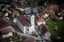 Maja na dražbi nedokončana cerkev v Košakih