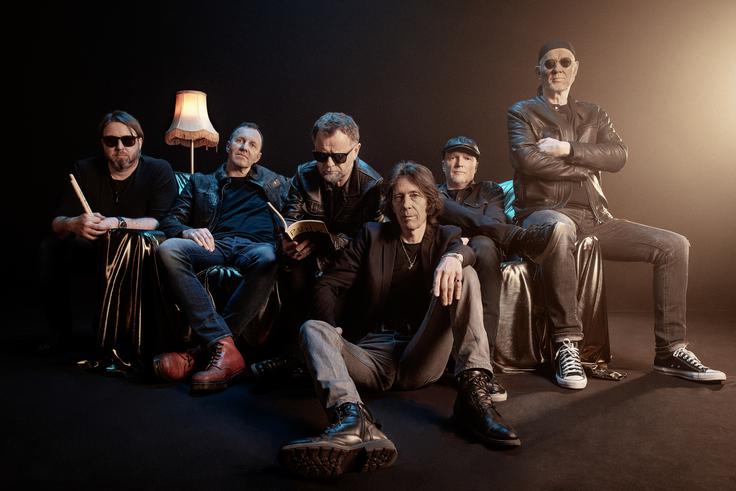 Skupino Mi2 sestavlja šest članov: Jernej Dirnbek - Dimek, Tone Kregar, Franci Zabukovec, Robi Novak, Igor Orač in Davor Klarič. | Foto: Katja Golob