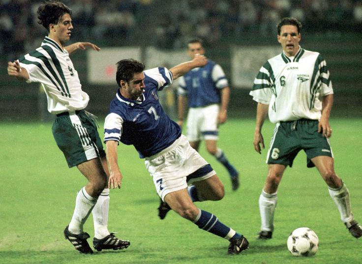 Zlatko Zahović V majici Slovenije je debitiral na isti tekmi kot Zlatko Zahović (levo). | Foto: Reuters