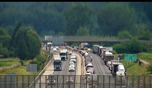Štajersko avtocesto zaradi hujše nesreče zaprli. Umrl motorist.