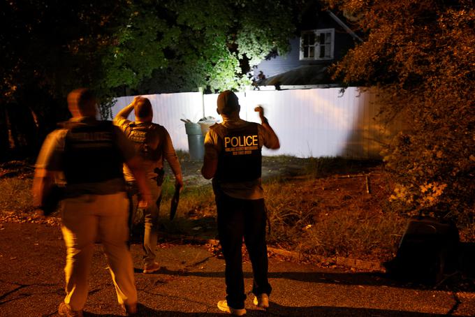 Policija preiskuje nekdanje prebivališče Ryana Wesleyja Routha v Severni Karolini. Routh zdaj živi na Havajih, ker ima majhno gradbeno podjetje. | Foto: Reuters