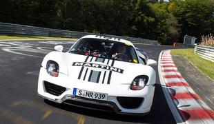 Porsche 918 spyder s paketom weissach za 62 tisoč evrov do sto v 2,6 sekunde!