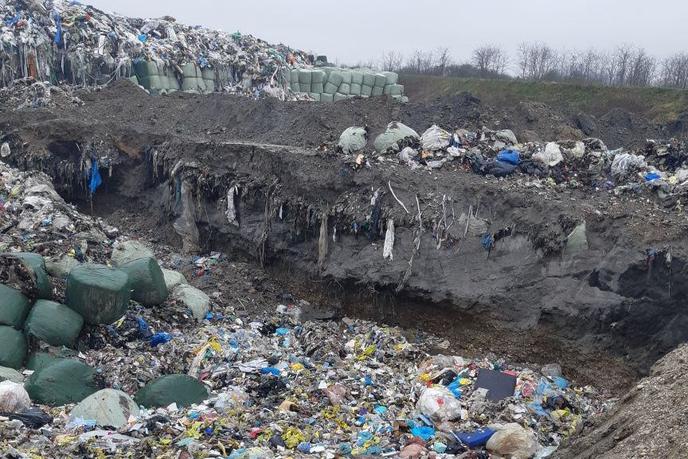 Odpadke naj bi zakopali, predelavo pa zaračunali: Kostaku naj bi ostali milijoni evrov