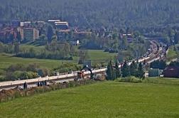 Praznični promet: na avtocestah nastajajo zastoji