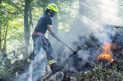 Kljub prizadevanju gasilcev, se požar na tolminskem širi: na pomoč Air Tractorji #foto